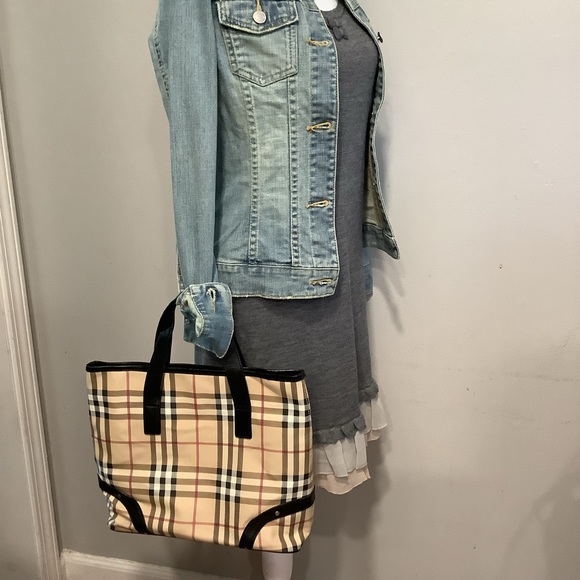 🛍BURBERRY Vintage Black Coated Canvas(PVC) House Check Tote Bag🛍 - Picture 5 of 8